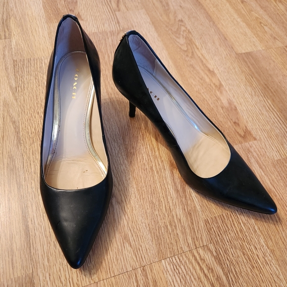 Black heels gently used - Picture 1 of 3